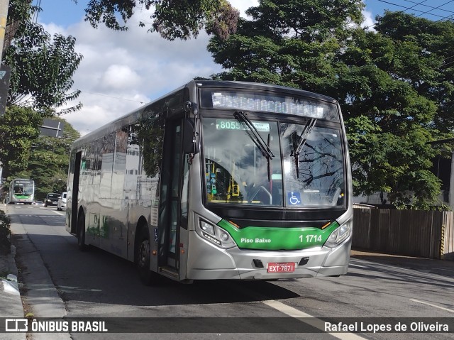 Viação Santa Brígida 1 1714 na cidade de São Paulo, São Paulo, Brasil, por Rafael Lopes de Oliveira. ID da foto: 11264430.