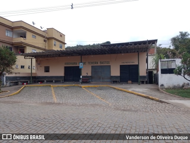 Terminais Rodoviários e Urbanos PARAPEúNA RJ na cidade de Valença, Rio de Janeiro, Brasil, por Vanderson de Oliveira Duque. Número da foto: #11322664.