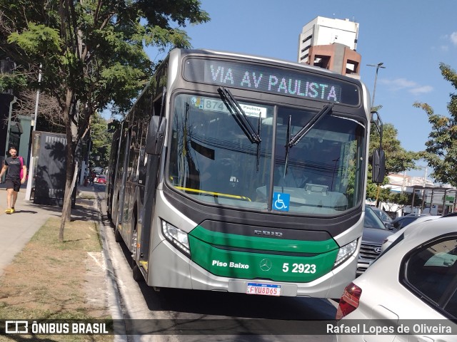 Via Sudeste Transportes S.A. 5 2923 na cidade de São Paulo, São Paulo, Brasil, por Rafael Lopes de Oliveira. Número da foto: #11348307.