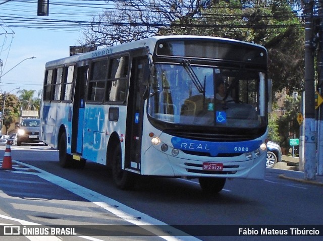 Viação Real - Varginha 6880 na cidade de Varginha, Minas Gerais, Brasil, por Fábio Mateus Tibúrcio. Número da foto: #11350662.