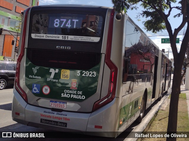 Via Sudeste Transportes S.A. 5 2923 na cidade de São Paulo, São Paulo, Brasil, por Rafael Lopes de Oliveira. Número da foto: #11348312.