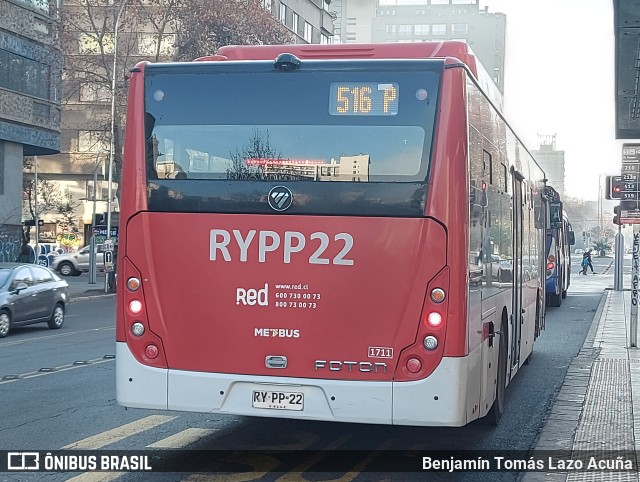 Metbus 1711 na cidade de Providencia, Santiago, Metropolitana de Santiago, Chile, por Benjamín Tomás Lazo Acuña. Número da foto: #11351915.