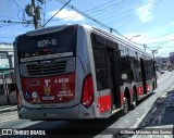 Express Transportes Urbanos Ltda 4 8999 na cidade de São Paulo, São Paulo, Brasil, por Gilberto Mendes dos Santos. Número da foto: #:id.