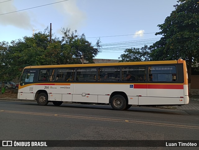 Empresa Metropolitana 266 na cidade de Recife, Pernambuco, Brasil, por Luan Timóteo. Número da foto: #11354871.
