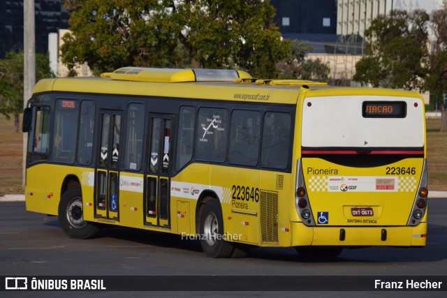 Viação Pioneira 223646 na cidade de Brasília, Distrito Federal, Brasil, por Franz Hecher. Número da foto: #11355329.