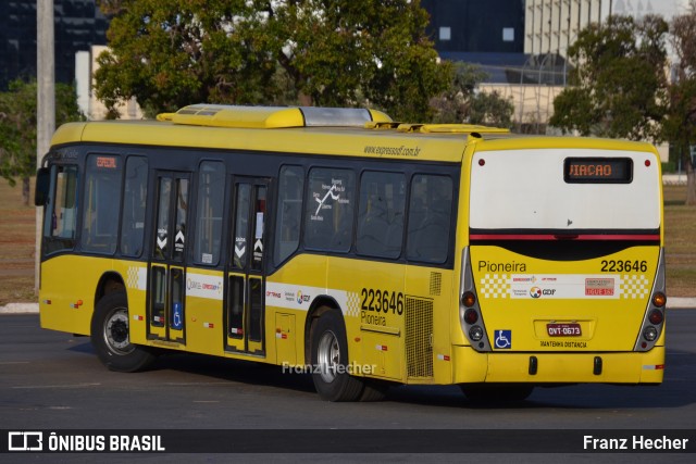 Viação Pioneira 223646 na cidade de Brasília, Distrito Federal, Brasil, por Franz Hecher. ID da foto: 11355329.