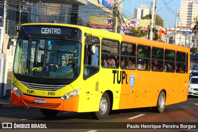 TUPi Transportes Urbanos Piracicaba 8165 na cidade de Piracicaba, São Paulo, Brasil, por Paulo Henrique Pereira Borges. ID da foto: 11358635.