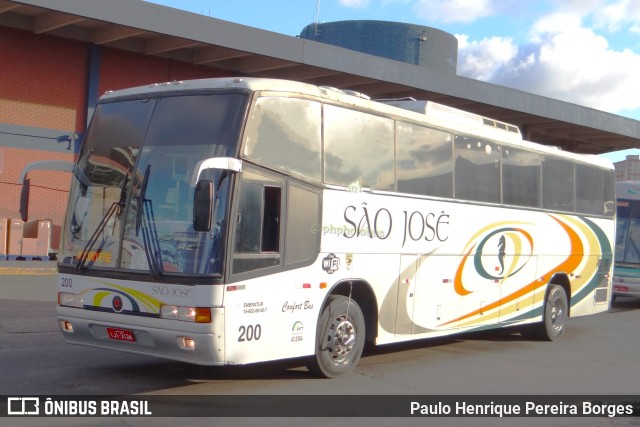 Expresso São José 200 na cidade de Porto Alegre, Rio Grande do Sul, Brasil, por Paulo Henrique Pereira Borges. Número da foto: #11362928.