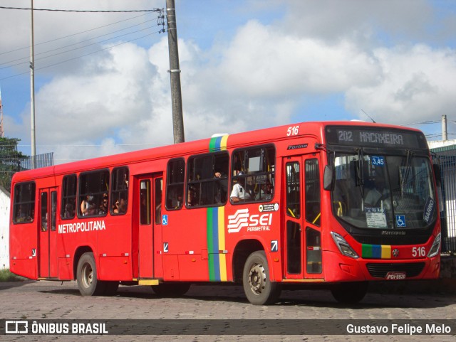 Empresa Metropolitana 516 na cidade de Recife, Pernambuco, Brasil, por Gustavo Felipe Melo. Número da foto: #11363227.