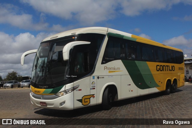 Empresa Gontijo de Transportes 18580 na cidade de Vitória da Conquista, Bahia, Brasil, por Rava Ogawa. ID da foto: 11366146.