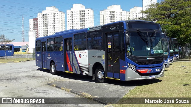 Viação Jacareí 10.597 na cidade de São José dos Campos, São Paulo, Brasil, por Marcelo José Souza. Número da foto: #11365741.