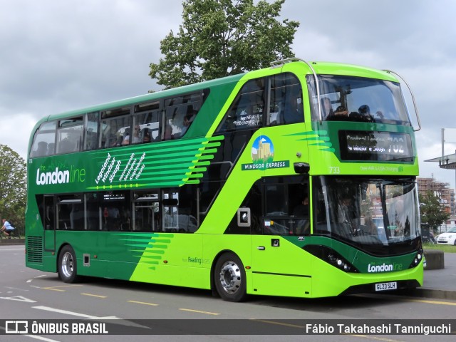 Reading Buses 733 na cidade de Slough, Berkshire, Inglaterra, por Fábio Takahashi Tanniguchi. ID da foto: 11366109.