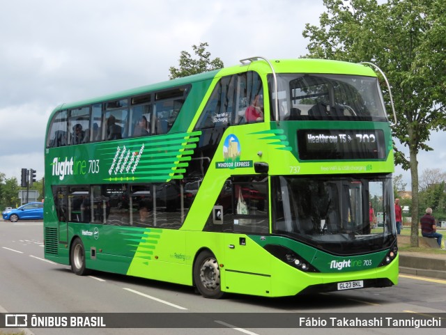 Reading Buses 737 na cidade de Slough, Berkshire, Inglaterra, por Fábio Takahashi Tanniguchi. ID da foto: 11366101.