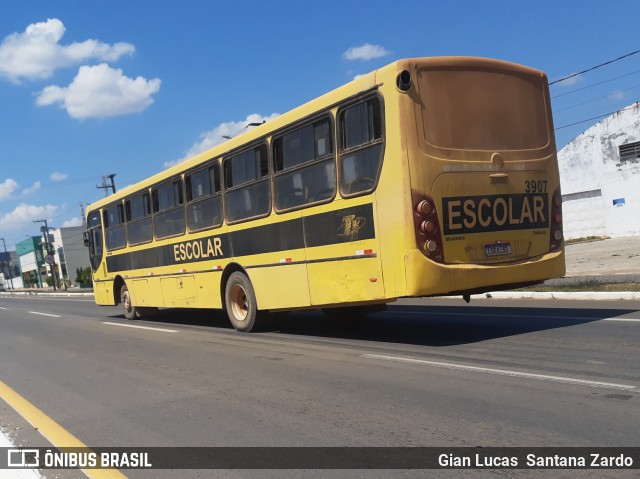 Escolares 3907 na cidade de Ji-Paraná, Rondônia, Brasil, por Gian Lucas  Santana Zardo. Número da foto: #11365329.