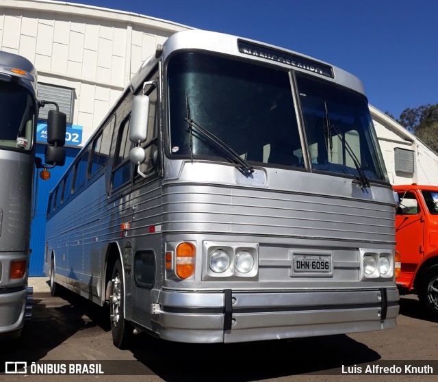 Ônibus Particulares 6096 na cidade de Novo Hamburgo, Rio Grande do Sul, Brasil, por Luis Alfredo Knuth. Número da foto: #11372983.