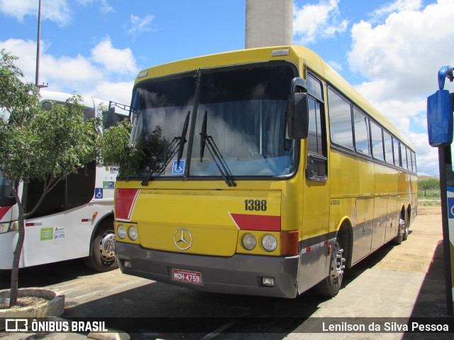 Ônibus Particulares 1398 na cidade de Caruaru, Pernambuco, Brasil, por Lenilson da Silva Pessoa. Número da foto: #11377366.