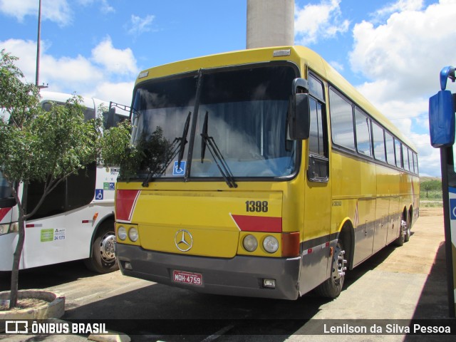 Ônibus Particulares 1398 na cidade de Caruaru, Pernambuco, Brasil, por Lenilson da Silva Pessoa. ID da foto: 11377366.