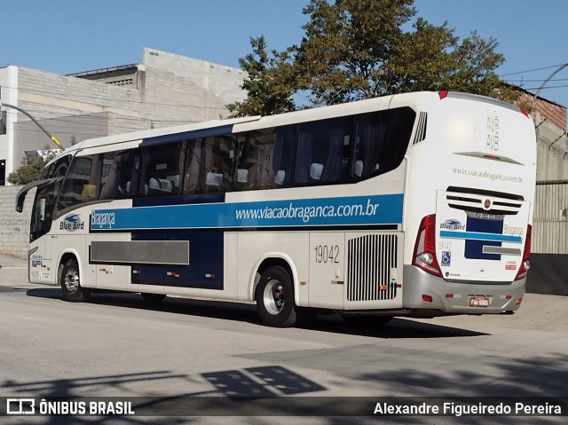 Auto Viação Bragança 19042 na cidade de São Paulo, São Paulo, Brasil, por Alexandre Figueiredo Pereira. Número da foto: #11377580.