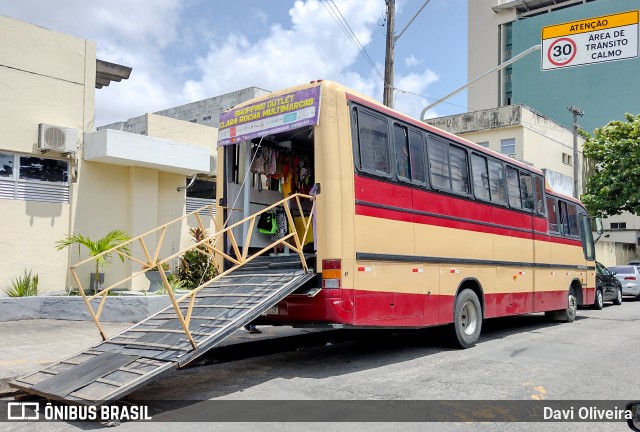Ônibus Particulares 211 na cidade de Fortaleza, Ceará, Brasil, por Davi Oliveira. Número da foto: #11378813.