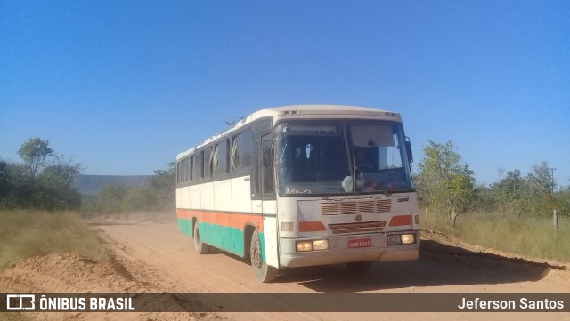 Ônibus Particulares 5242 na cidade de Chapada Gaúcha, Minas Gerais, Brasil, por Jeferson Santos. ID da foto: 11381606.