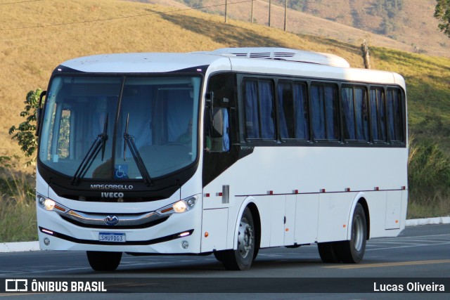 Ônibus Particulares  na cidade de Lima Duarte, Minas Gerais, Brasil, por Lucas Oliveira. Número da foto: #11381993.