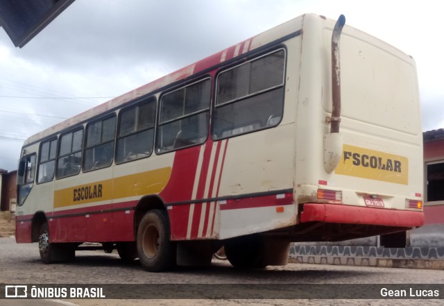Escolares 7019 na cidade de Ataléia, Minas Gerais, Brasil, por Gean Lucas. Número da foto: #11381455.