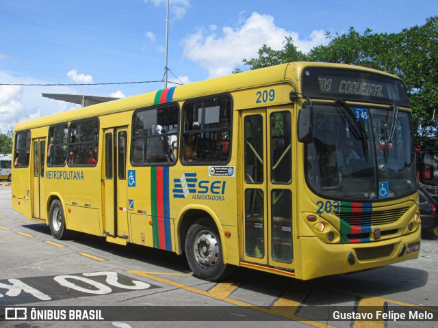 Empresa Metropolitana 209 na cidade de Recife, Pernambuco, Brasil, por Gustavo Felipe Melo. Número da foto: #11385252.