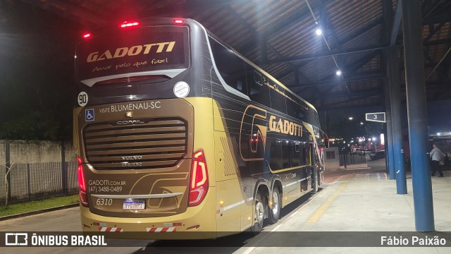 Auto Viação Gadotti 6310 na cidade de Embu das Artes, São Paulo, Brasil, por Fábio Paixão. Número da foto: #11391388.
