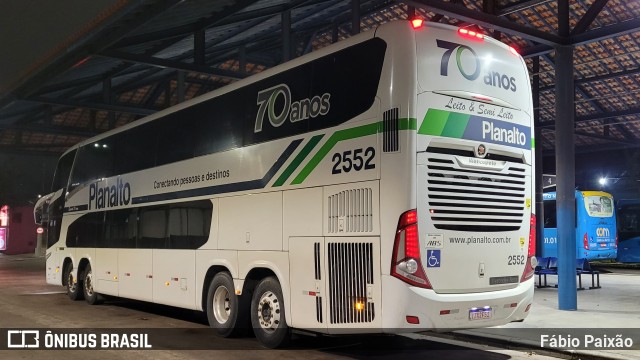 Planalto Transportes 2552 na cidade de Embu das Artes, São Paulo, Brasil, por Fábio Paixão. Número da foto: #11391399.