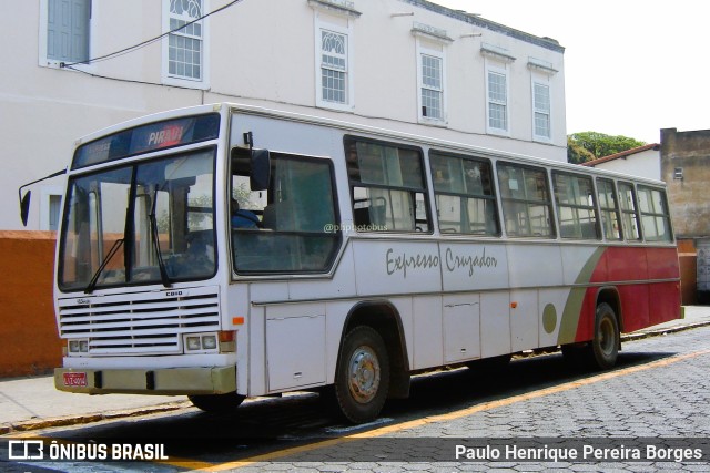 Expresso Cruzador 4014 na cidade de Vassouras, Rio de Janeiro, Brasil, por Paulo Henrique Pereira Borges. Número da foto: #11396745.