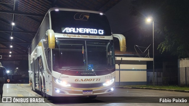 Auto Viação Gadotti 5123 na cidade de Embu das Artes, São Paulo, Brasil, por Fábio Paixão. Número da foto: #11394186.