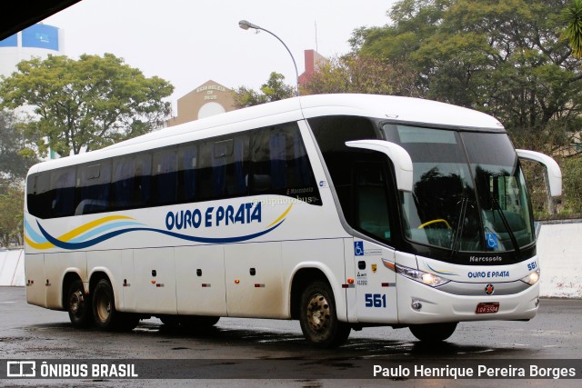 Viação Ouro e Prata 561 na cidade de Uruguaiana, Rio Grande do Sul, Brasil, por Paulo Henrique Pereira Borges. Número da foto: #11400032.