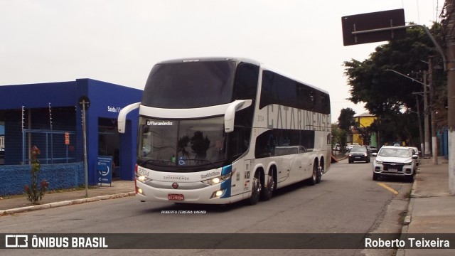 Auto Viação Catarinense 3704 na cidade de São Paulo, São Paulo, Brasil, por Roberto Teixeira. ID da foto: 11402673.