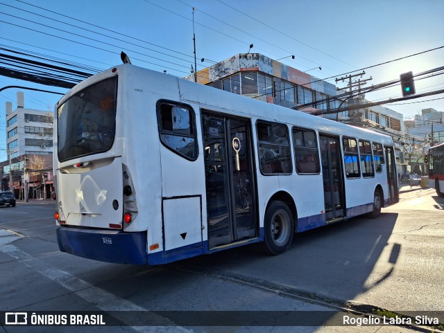 Subus 7068 na cidade de Puente Alto, Cordillera, Metropolitana de Santiago, Chile, por Rogelio Labra Silva. Número da foto: #11403706.