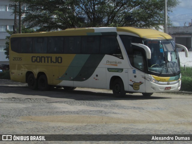 Empresa Gontijo de Transportes 21335 na cidade de Caruaru, Pernambuco, Brasil, por Alexandre Dumas. Número da foto: #11406078.