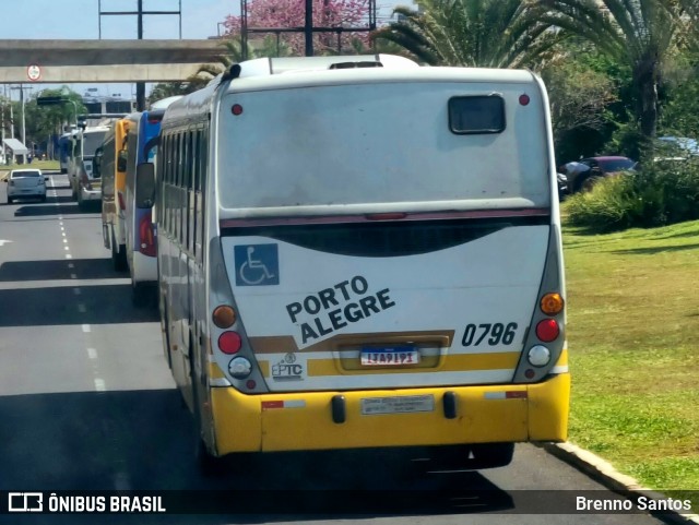 Companhia Carris Porto-Alegrense 0796 na cidade de Porto Alegre, Rio Grande do Sul, Brasil, por Brenno Santos. Número da foto: #11407668.