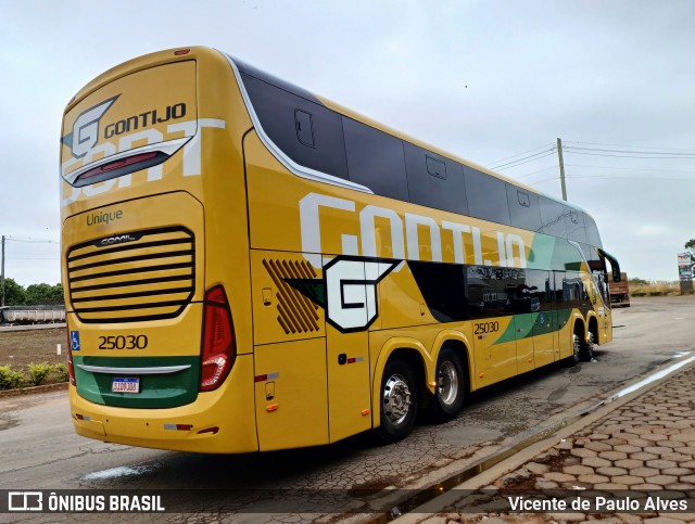 Empresa Gontijo de Transportes 25030 na cidade de Luz, Minas Gerais, Brasil, por Vicente de Paulo Alves. ID da foto: 11407635.