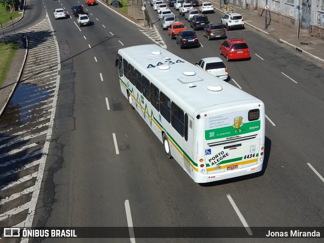 VAP - Viação Alto Petrópolis 4434 na cidade de Porto Alegre, Rio Grande do Sul, Brasil, por Jonas Miranda. Número da foto: #11331508.