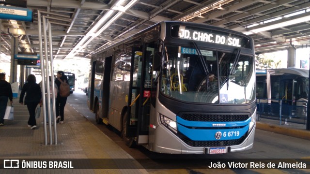 Transwolff Transportes e Turismo 6 6719 na cidade de São Paulo, São Paulo, Brasil, por João Victor Reis de Almeida. Número da foto: #11330081.