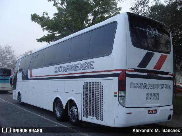 Auto Viação Catarinense 2220 na cidade de Curitiba, Paraná, Brasil, por Alexandre M.  Sanches. ID da foto: 11333217.