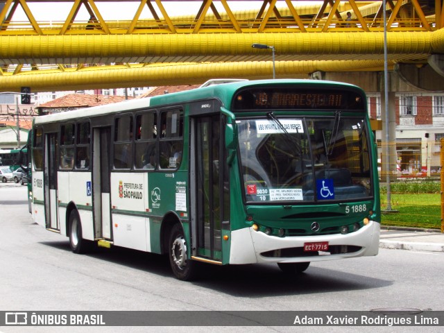 Via Sul Transportes Urbanos 5 1888 na cidade de São Paulo, São Paulo, Brasil, por Adam Xavier Rodrigues Lima. ID da foto: 11335987.