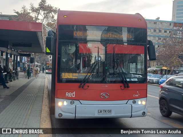 Redbus Urbano 784 na cidade de Providencia, Santiago, Metropolitana de Santiago, Chile, por Benjamín Tomás Lazo Acuña. Número da foto: #11336128.