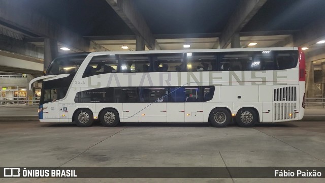 Auto Viação Catarinense 3528 na cidade de Curitiba, Paraná, Brasil, por Fábio Paixão. Número da foto: #11342051.