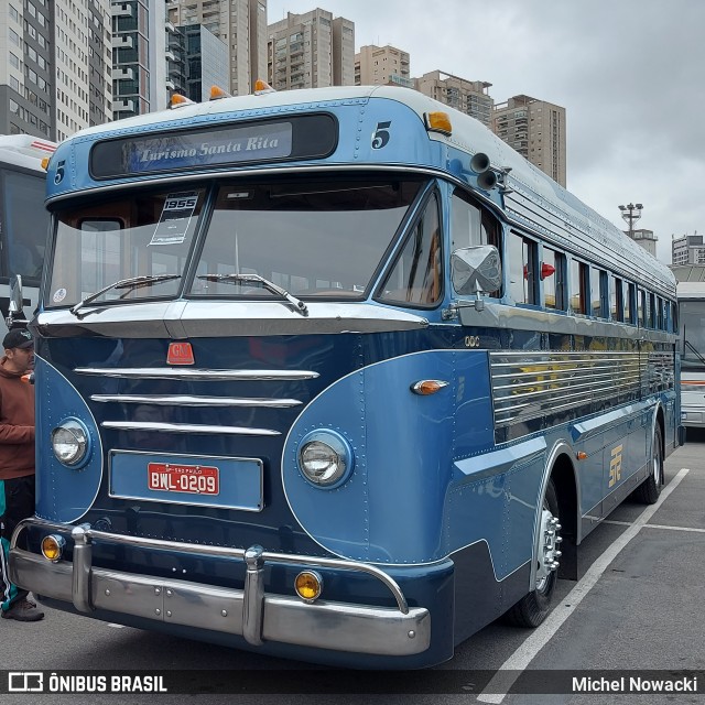 Turismo Santa Rita 5 na cidade de Barueri, São Paulo, Brasil, por Michel Nowacki. ID da foto: 11412225.