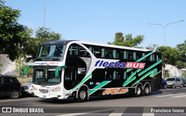 Flecha Bus 8965 na cidade de Ciudad Autónoma de Buenos Aires, Argentina, por Francisco Ivano. Número da foto: #11441206.