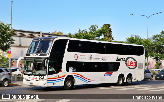 Buses Lep 602 na cidade de Ciudad Autónoma de Buenos Aires, Argentina, por Francisco Ivano. Número da foto: #11441081.