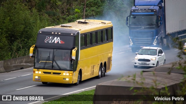 Ônibus Particulares 900 na cidade de Garuva, Santa Catarina, Brasil, por Vinicius Petris. ID da foto: 11441119.