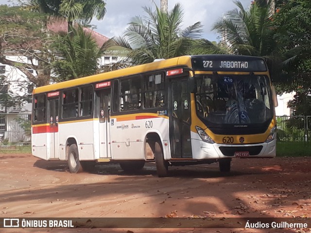 Empresa Metropolitana 620 na cidade de Jaboatão dos Guararapes, Pernambuco, Brasil, por Áudios Guilherme. Número da foto: #11440436.