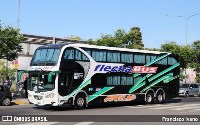 Flecha Bus 8965 na cidade de Ciudad Autónoma de Buenos Aires, Argentina, por Francisco Ivano. Número da foto: #11440731.