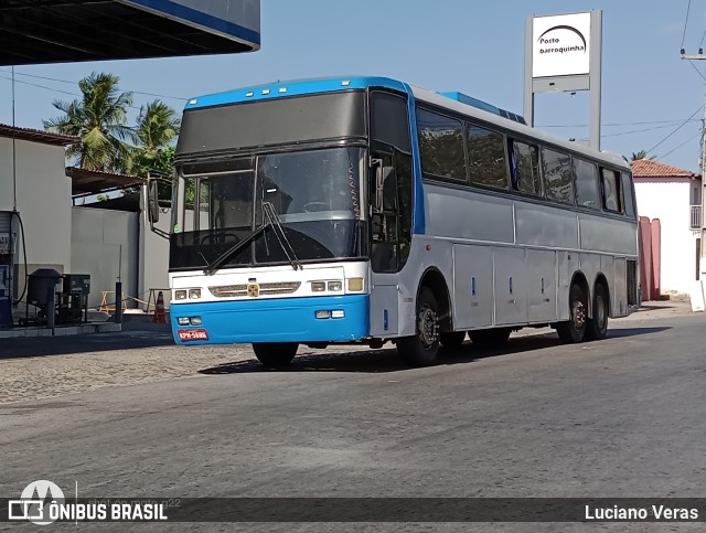 Ônibus Particulares 8468 na cidade de Barroquinha, Ceará, Brasil, por Luciano Veras. ID da foto: 11444251.